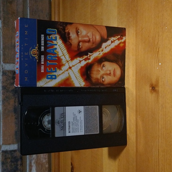 6/$15 Betrayed action thriller VHS tape - Picture 5 of 7